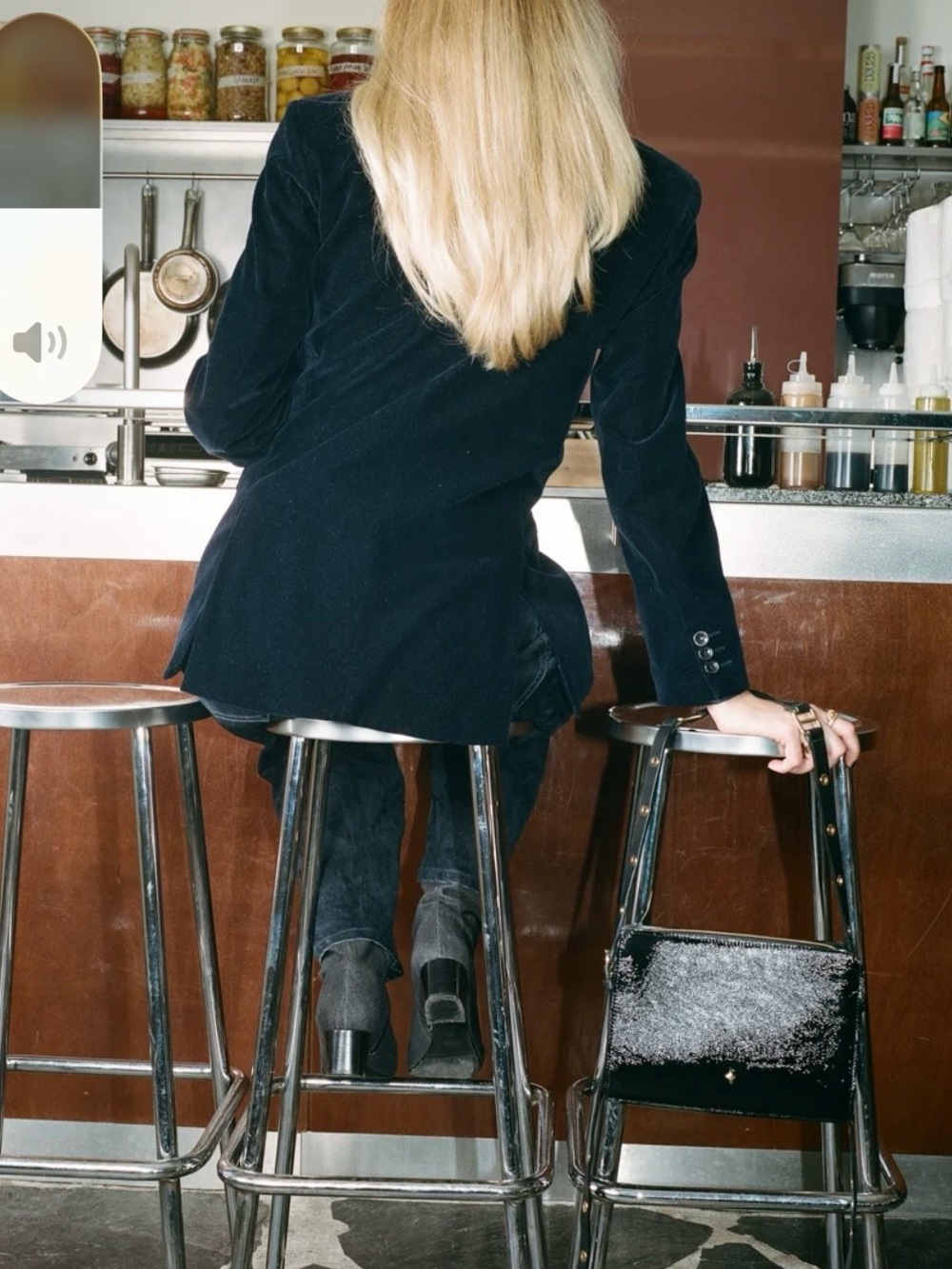 Black Croc-Embossed Crossbody: Le Beá by Herbert Frère Sœur - Picture 7 of 9